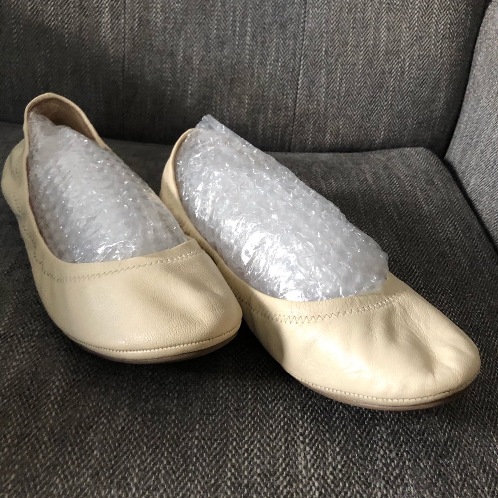 Cream leather Lucky Brand ballet flats